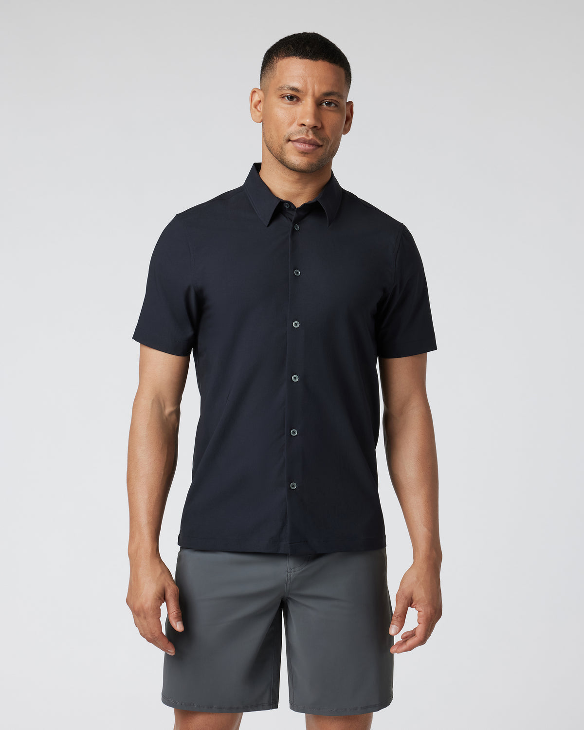 Short-Sleeve Manhattan Button Down Black | Vuori onsale