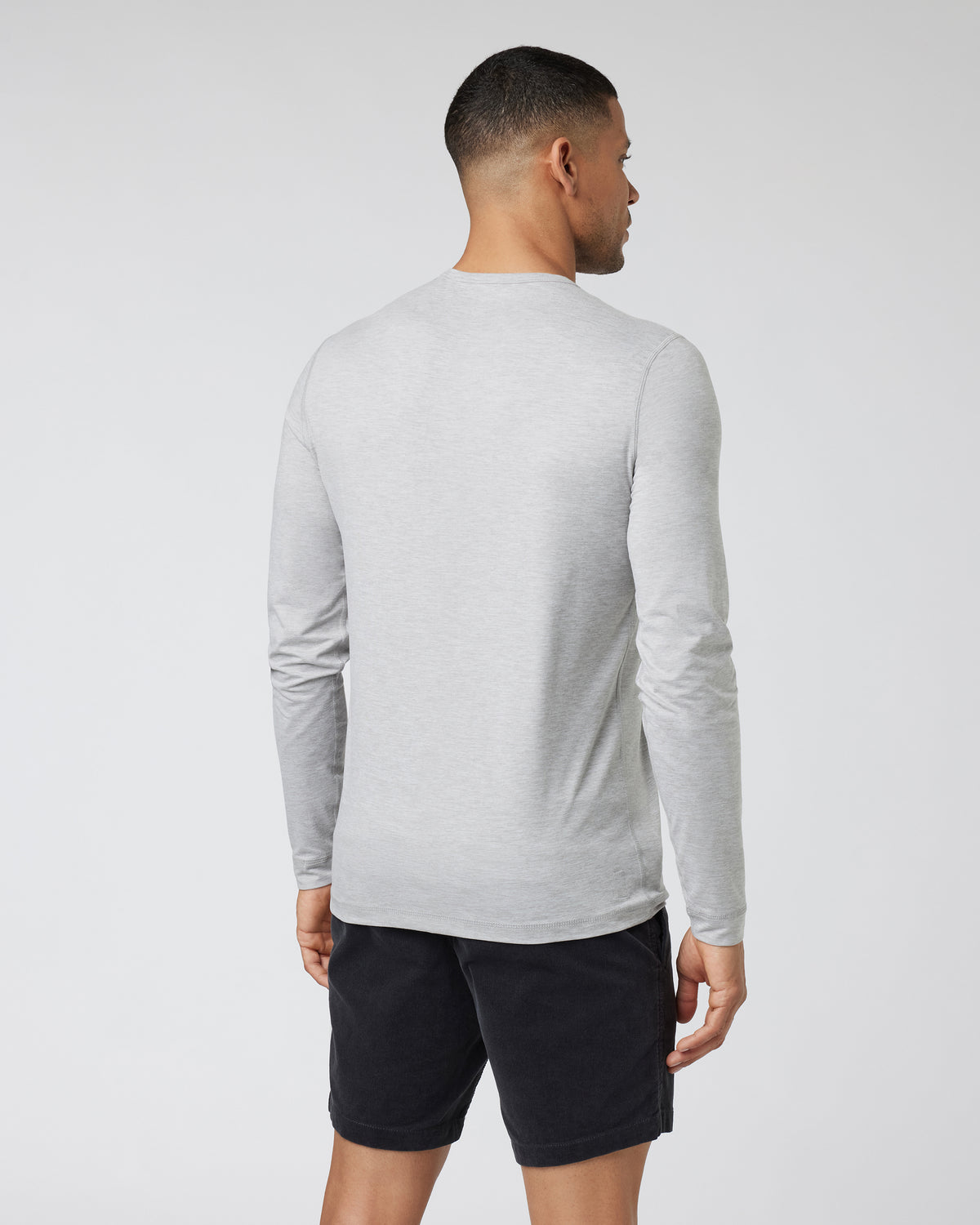 Long-Sleeve Ease Performance Henley Light Heather Grey | Vuori shop