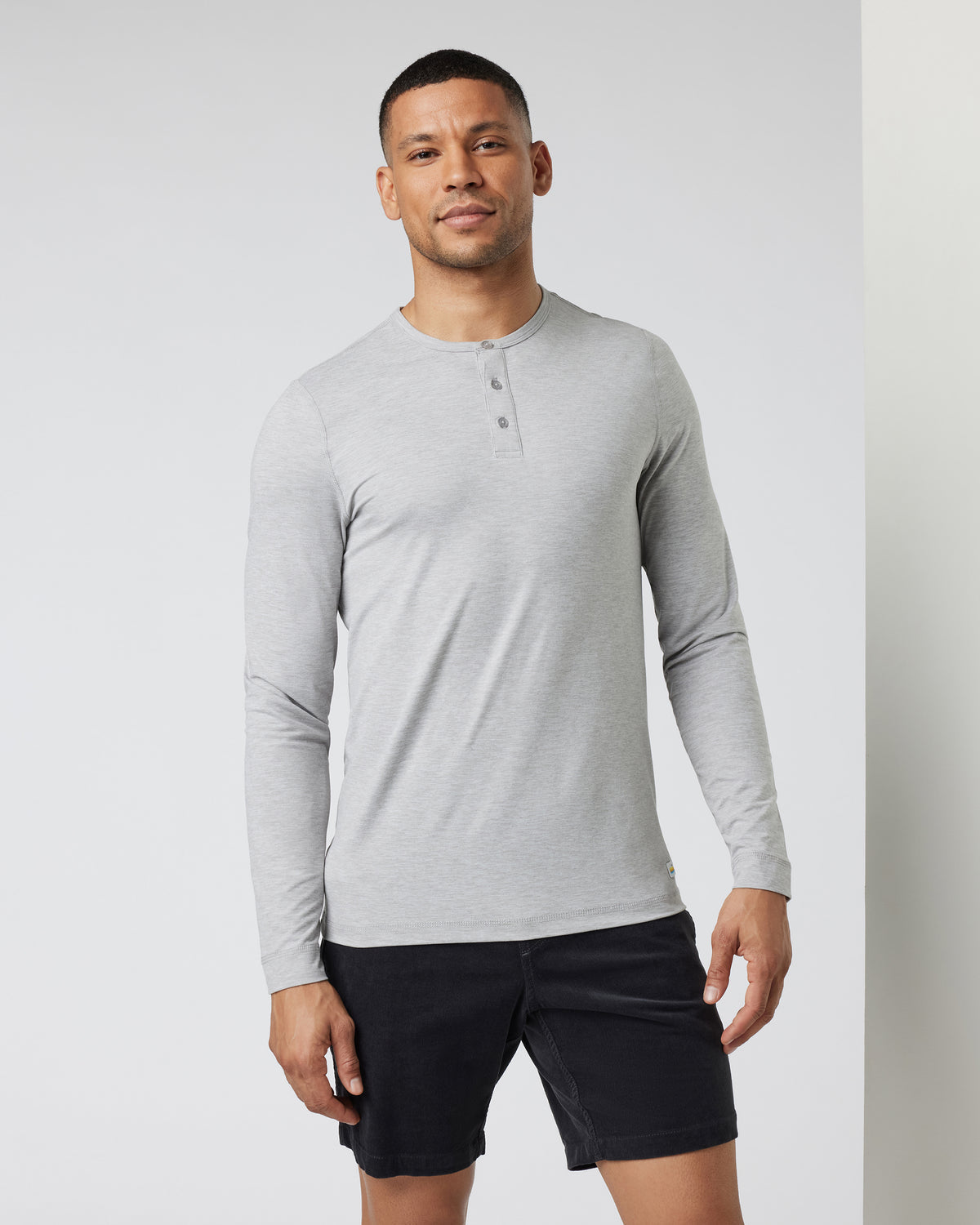 Long-Sleeve Ease Performance Henley Light Heather Grey | Vuori shop