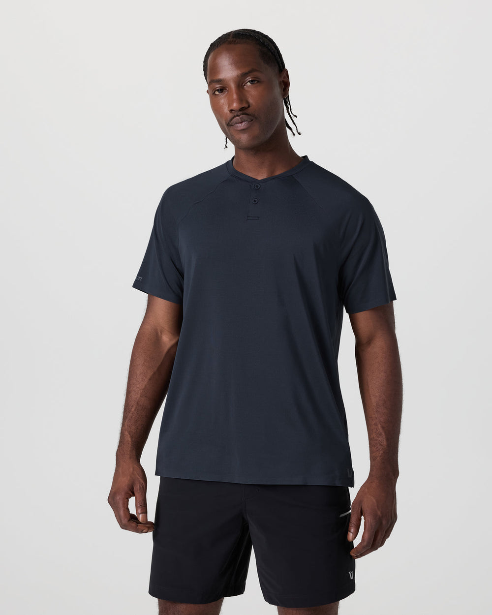 Short Sleeve Viewpoint Henley Navy | Vuori outlet