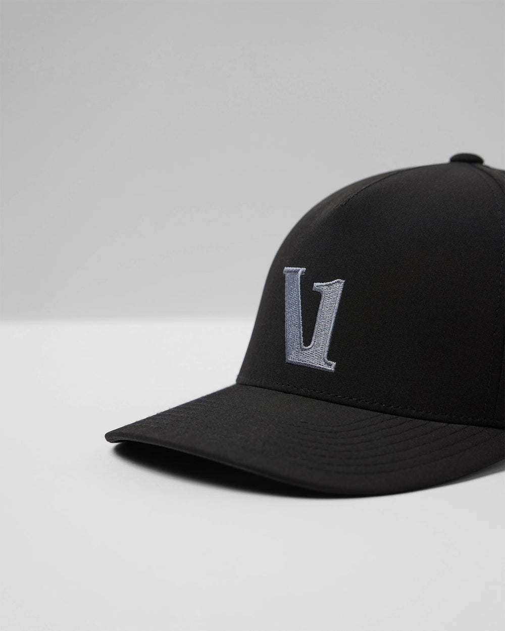 Magnitude Hat Black Adjustable Snapback | Vuori outlet