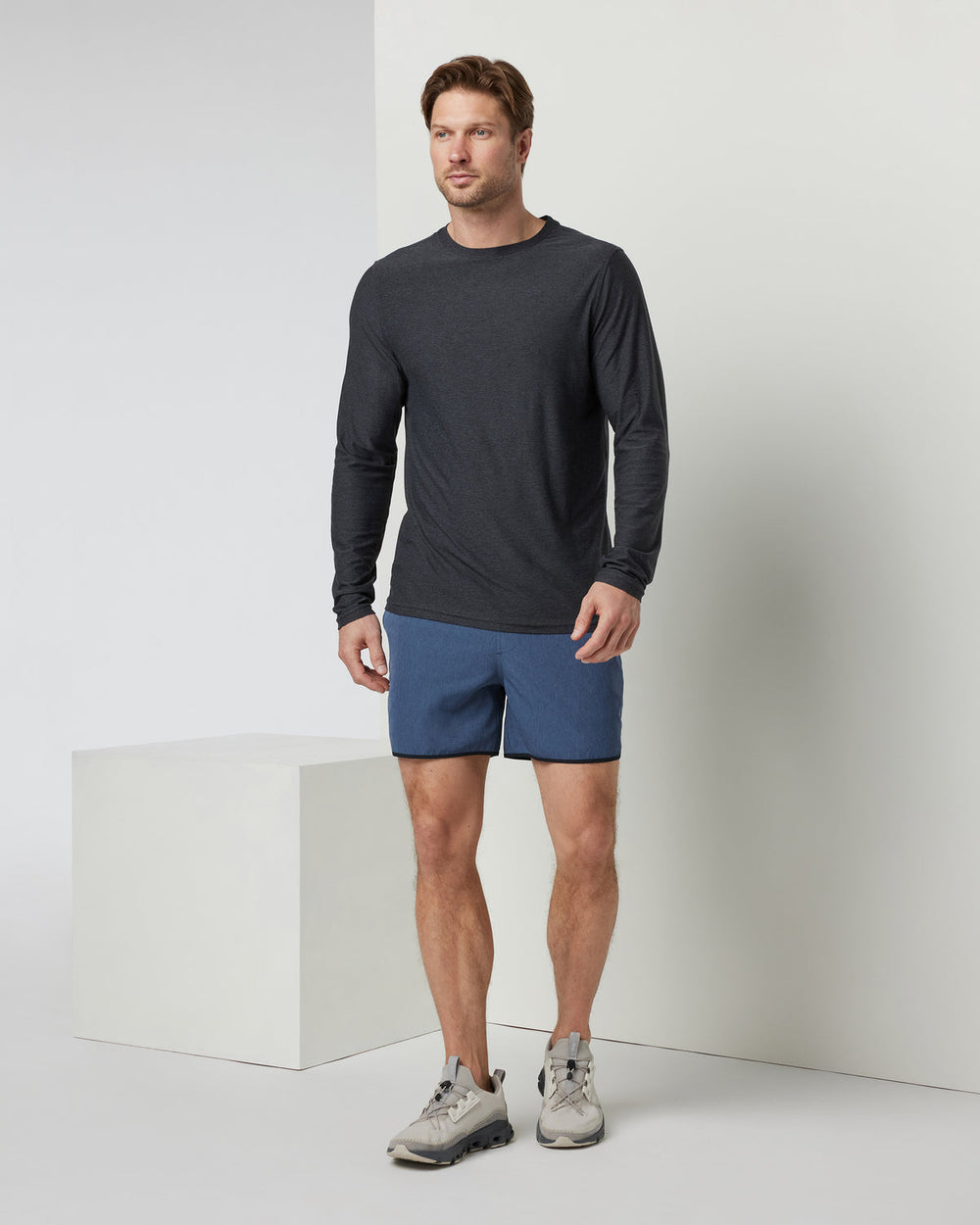 Long-Sleeve Strato Tech Tee Men's Charcoal Shirt | Vuori outlet