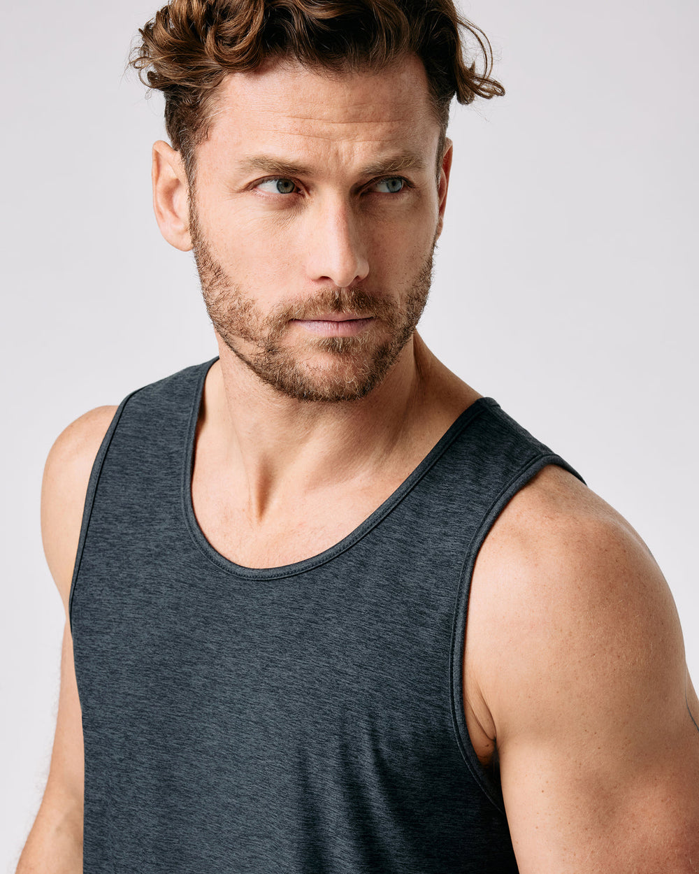 Strato Tech Tank Charcoal Heather | Vuori shop