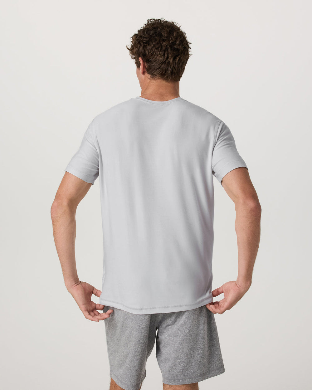 Strato Tech Tee Men's Frost Grey Workout Shirt | Vuori shop